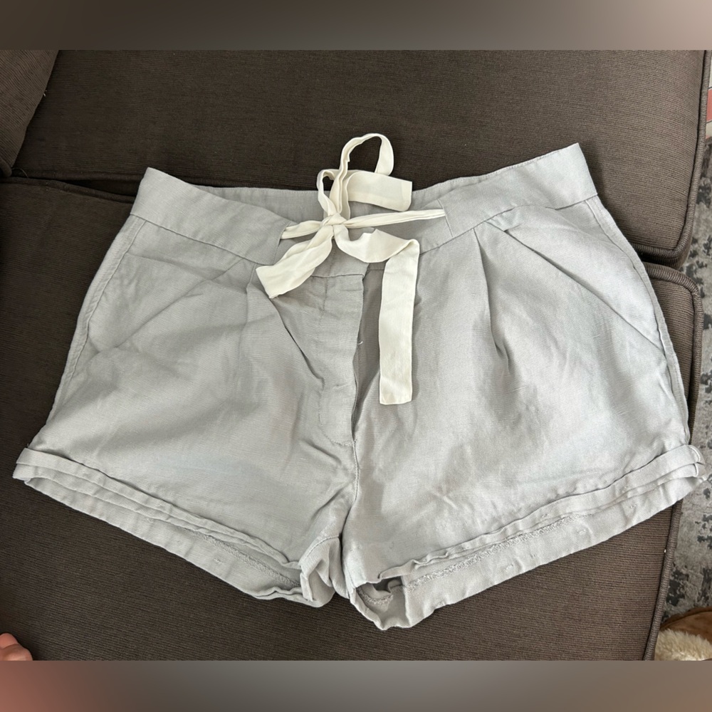 Aritzia Wilfred Tie Waist Trouser Shorts, Light Grey, Size 6
